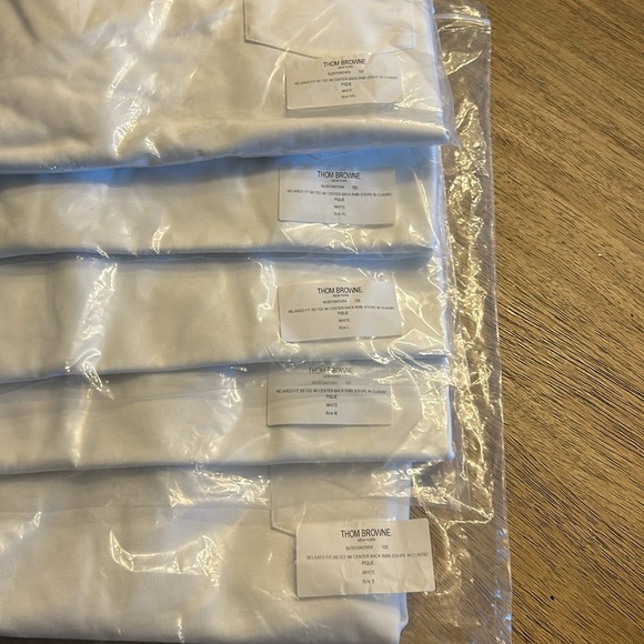 New Thom browne t-shirt with tricolor pocket. 12 - Picture 9 of 9